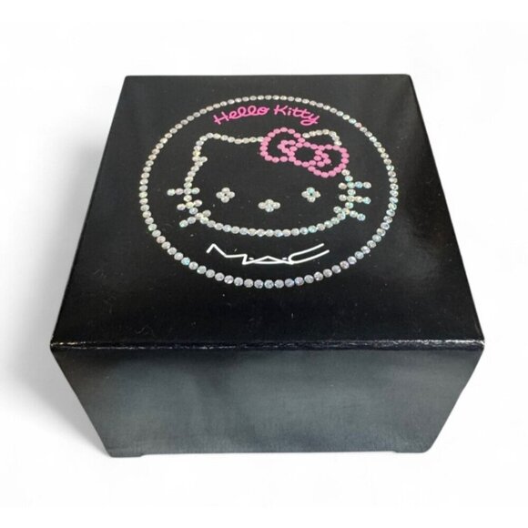 MAC Hello Kitty Kouture Sheer Mystery Powder Compact - Light Medium Limited Ed - Picture 1 of 5